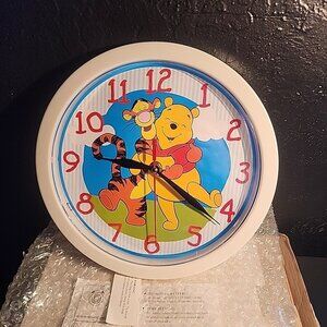NEW DISNEY Winnie the Pooh Tigger Vintage 1994-1998 Battery Wall Clock Working
